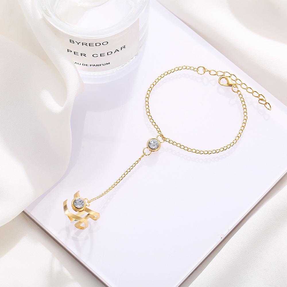 Creative Finger Jewelry Fashion Bracelet Beautiful Diamond Studded Hollow V Shaped Ring One Piece Personalized Female Wholesale
Creative Finger Jewelry Fashion Bracelet Beautiful Diamond Studded Hollow V Shaped Ring One Piece Personalized Female Wholesale