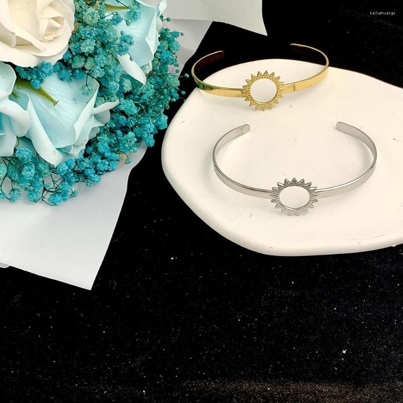 Bangle 316L Stainless Steel Hollow Out Sun Flower Bangles For Women Vintage Adjustable Girls Jewelry Gifts
Bangle 316L Stainless Steel Hollow Out Sun Flower Bangles For Women Vintage Adjustable Girls Jewelry Gifts
