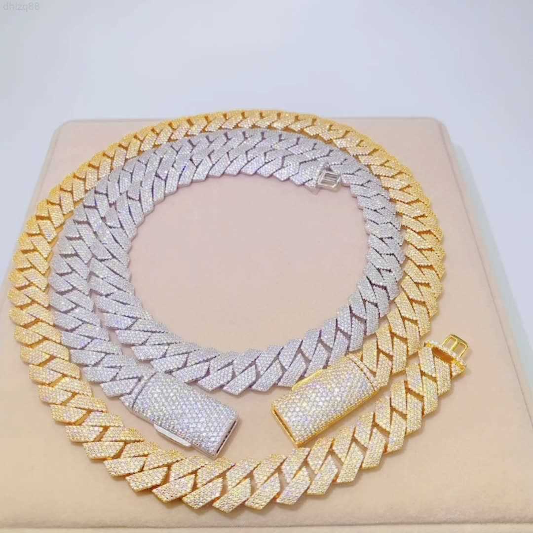 Thick 15mm S925 Sterling Silver Full 4 Row Bling Vvs Moissanite Open Buckle Iced Out Gold Diamond Miami Cuban Chains
Thick 15mm S925 Sterling Silver Full 4 Row Bling Vvs Moissanite Open Buckle Iced Out Gold Diamond Miami Cuban Chains