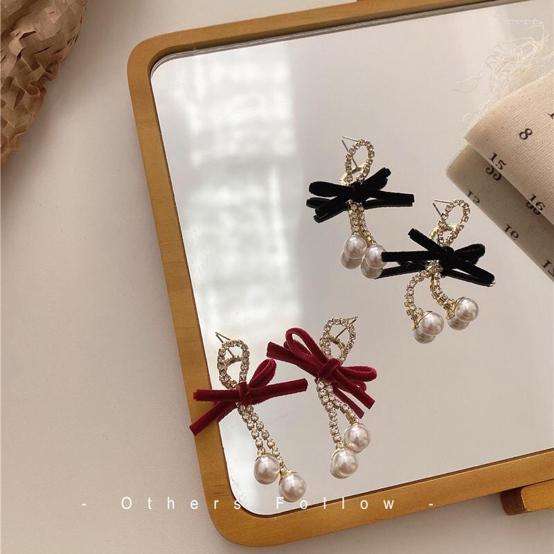 Dangle Earrings South Korea's Retro Long Bow Are Small Simple Stylish And Versatile For Women.
Dangle Earrings South Korea's Retro Long Bow Are Small Simple Stylish And Versatile For Women.