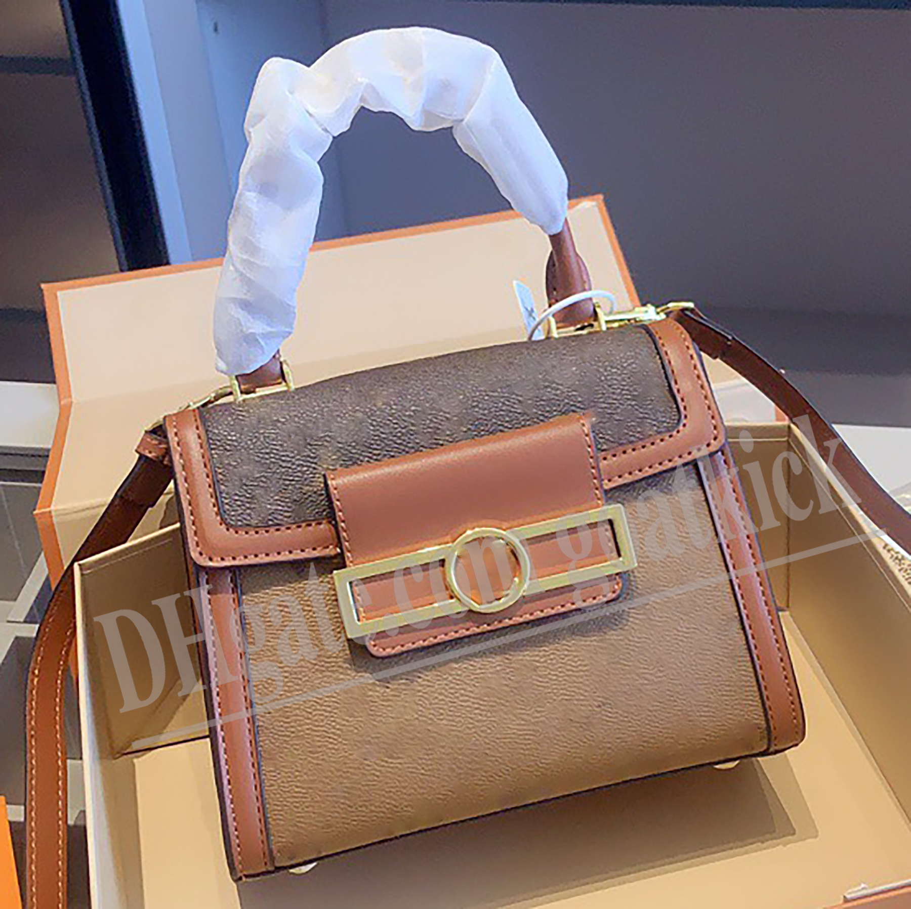 FW23 bolster bags Dauphine Lock Xl Pre-fall 2023 Show Bags Women's Designer Crossbody The Tote Bag Card Holder Purse Luxurys Handbags Shoulder BAGS
FW23 bolster bags Dauphine Lock Xl Pre-fall 2023 Show Bags Women's Designer Crossbody The Tote Bag Card Holder Purse Luxurys Handbags Shoulder BAGS