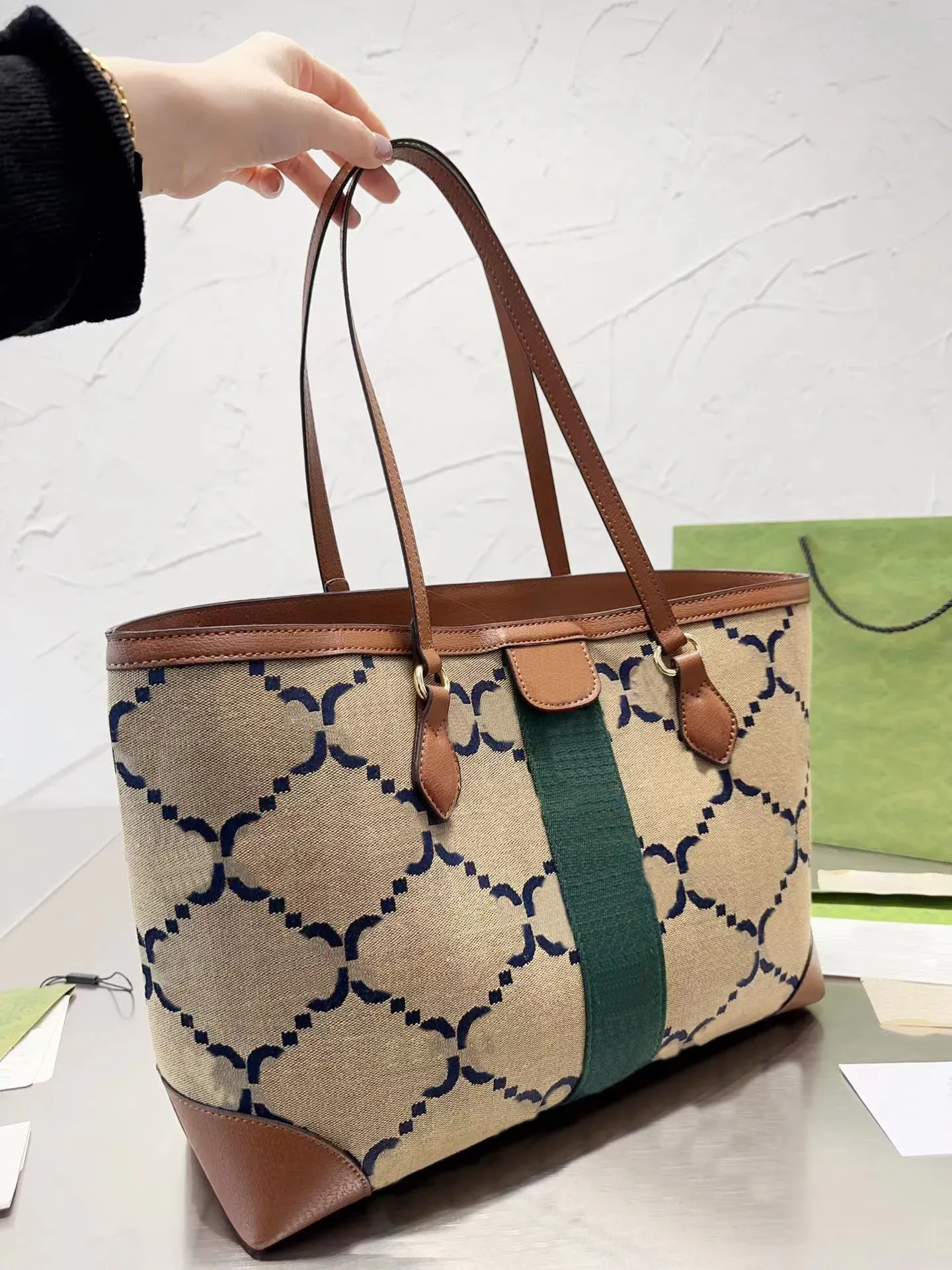 2023 New Luxury Designer Women's Shopping Shoulder Bags women large Handbag Leather Canvas Fashion versatile Totes Bags
2023 New Luxury Designer Women's Shopping Shoulder Bags women large Handbag Leather Canvas Fashion versatile Totes Bags