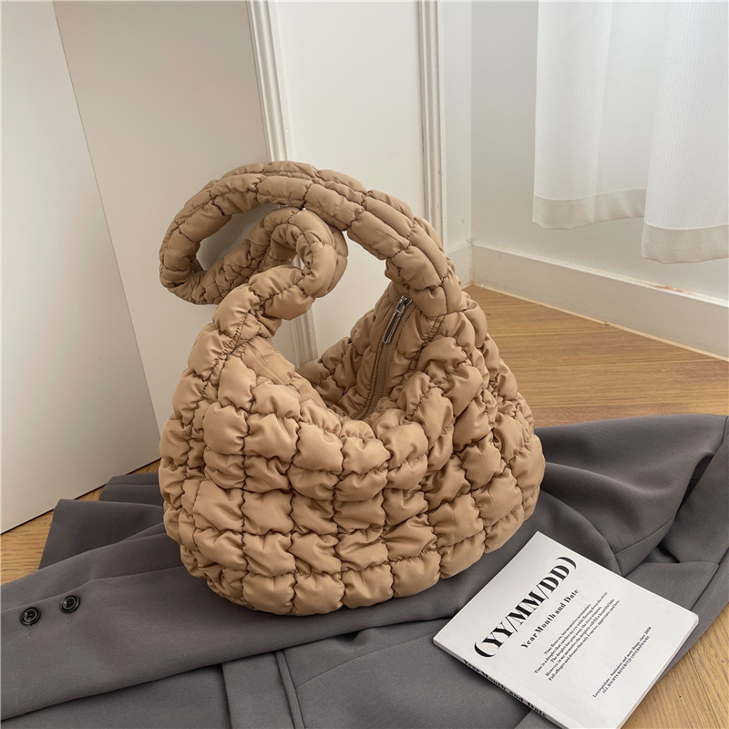 Evening Bags Fashion Quilted Shoulder Bag For Women Designer Pleated Cloud Bag Versatile LightWeight Large Capacity Crossbody Handbag Trend 230508, 5132 white
Evening Bags Fashion Quilted Shoulder Bag For Women Designer Pleated Cloud Bag Versatile LightWeight Large Capacity Crossbody Handbag Trend 230508, 5132 white