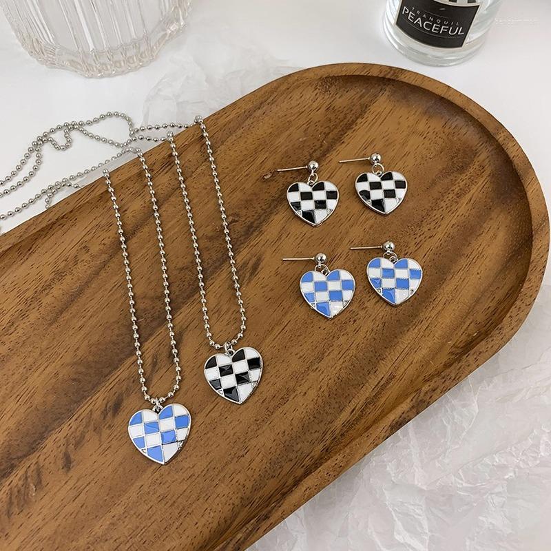 Dangle Earrings U-Magical Elegant Black White Plaid Love Heart Earring For Women Cool Contrast Color Metal Chain Jewelry
Dangle Earrings U-Magical Elegant Black White Plaid Love Heart Earring For Women Cool Contrast Color Metal Chain Jewelry
