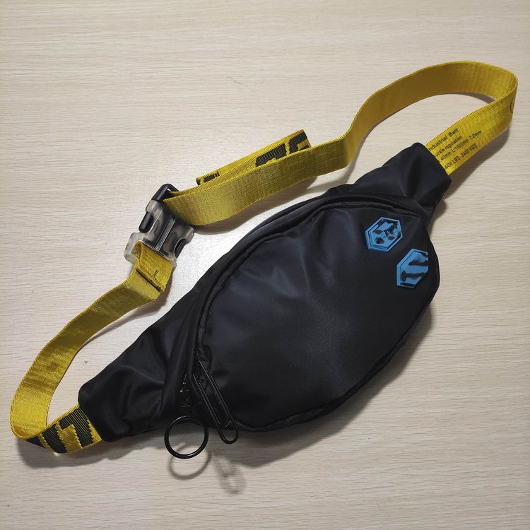 Brand designer MINI Men Yellow black canvas belt high Shoulder Bag chest bags multi purpose satchel off Shoulder Bag Messenger
Brand designer MINI Men Yellow black canvas belt high Shoulder Bag chest bags multi purpose satchel off Shoulder Bag Messenger