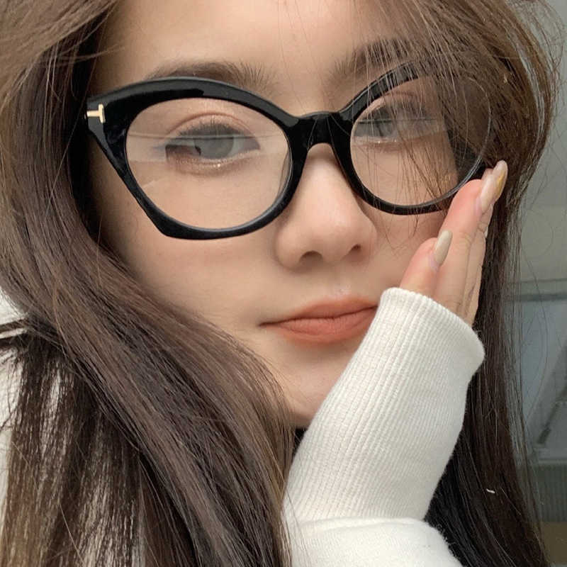 2021 new anti blue women's fashion cat's eye personalized eyeglass frame transparent flat mirror
2021 new anti blue women's fashion cat's eye personalized eyeglass frame transparent flat mirror