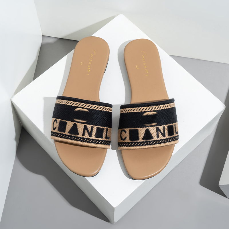 Beautiful women slippers summer all-match thick-heeled fashion sandals fairy style collocation skirt designer high heels casual26980, No shoes
Beautiful women slippers summer all-match thick-heeled fashion sandals fairy style collocation skirt designer high heels casual26980, No shoes