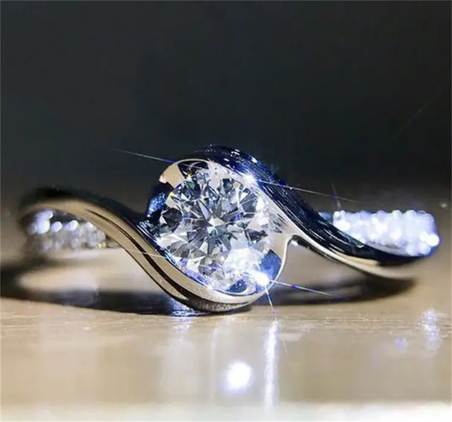 Shiny Zircon Inlaid Minimalist Promise Ring - A Perfect Birthday Gift for Your Special Someone!
Shiny Zircon Inlaid Minimalist Promise Ring - A Perfect Birthday Gift for Your Special Someone!
