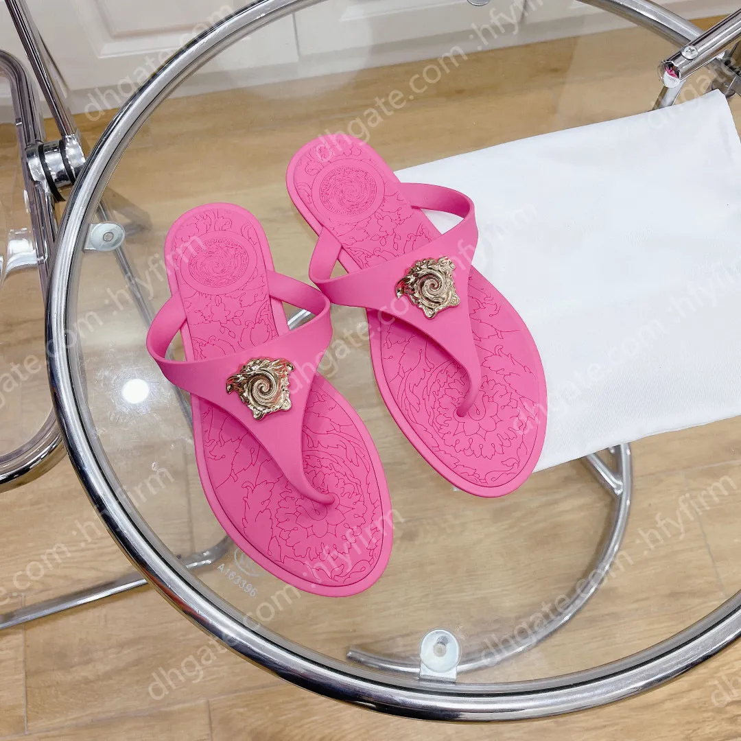 European Station slippers OP06 fashion flip-flops casual outside wear beach shoes couple sandals sandals large size shoes
European Station slippers OP06 fashion flip-flops casual outside wear beach shoes couple sandals sandals large size shoes