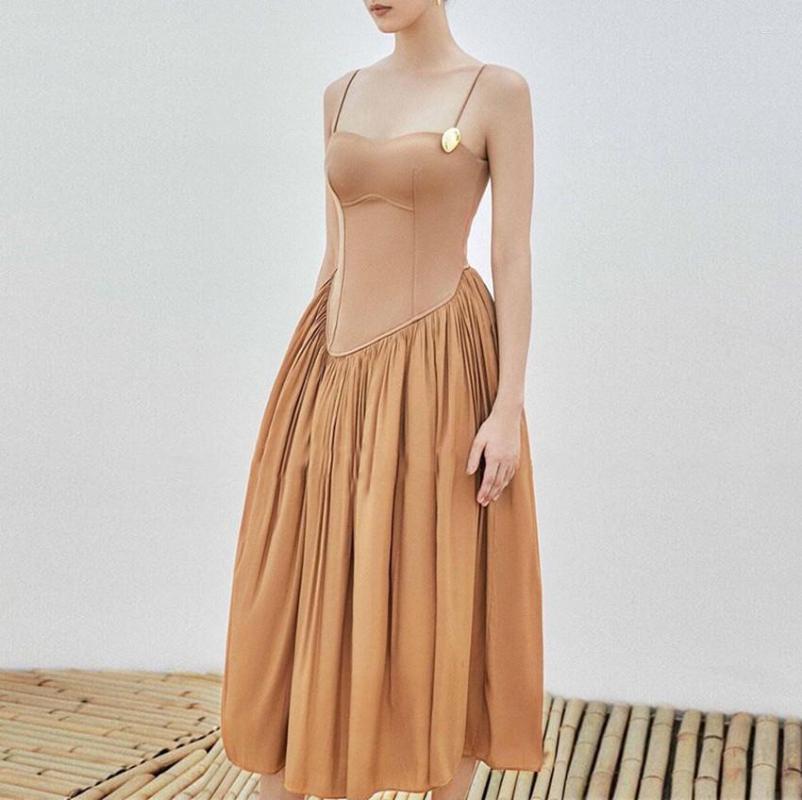 Casual Dresses Runway Summer Spaghetti Strap Khaki Sundress Dress Fashion Women Sexy Backless Golden Button Deco Slim Ball Gown Midi
Casual Dresses Runway Summer Spaghetti Strap Khaki Sundress Dress Fashion Women Sexy Backless Golden Button Deco Slim Ball Gown Midi
