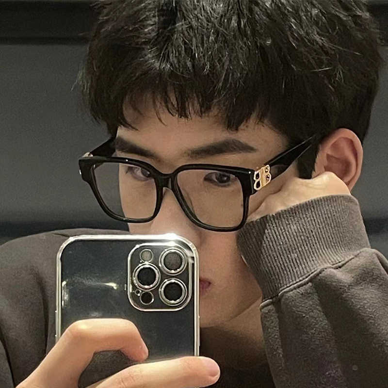 2023 New Anti-Blue Light Glasses Simple Style Black Square Large Framed Flat Lens Trend with Myopia Frame
2023 New Anti-Blue Light Glasses Simple Style Black Square Large Framed Flat Lens Trend with Myopia Frame