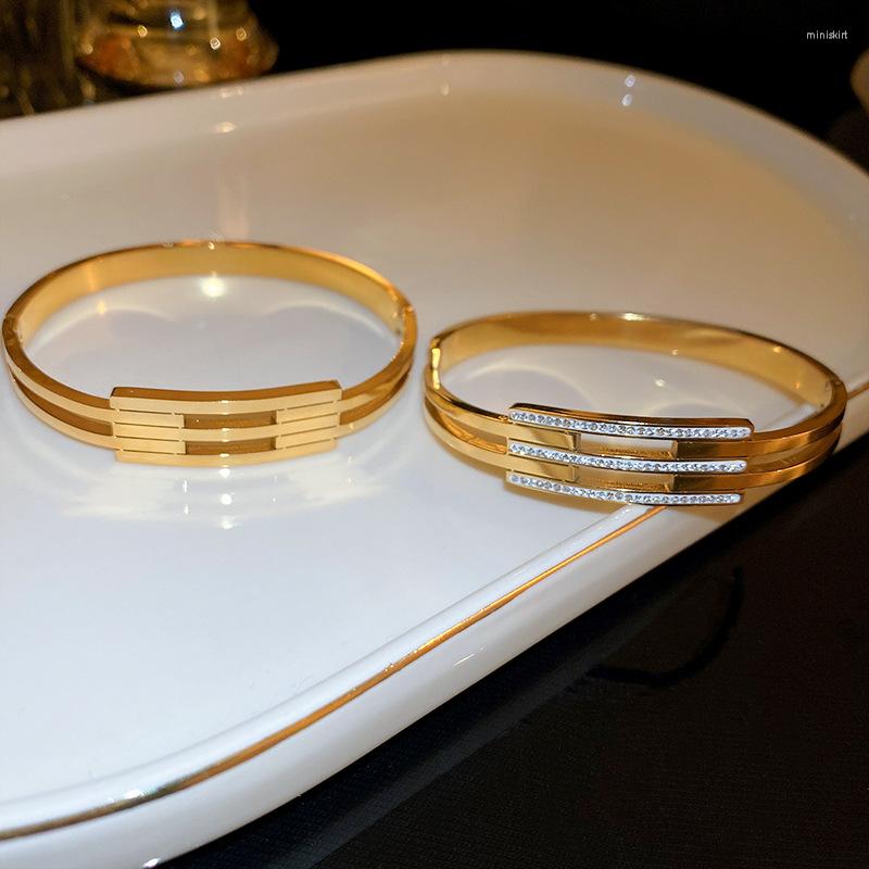 Bangle Minar Unusual Shiny Rhinestones Wide Chunky Adjustable Bangles 18K Gold Plated Stainless Steel For Women Jewelry
Bangle Minar Unusual Shiny Rhinestones Wide Chunky Adjustable Bangles 18K Gold Plated Stainless Steel For Women Jewelry