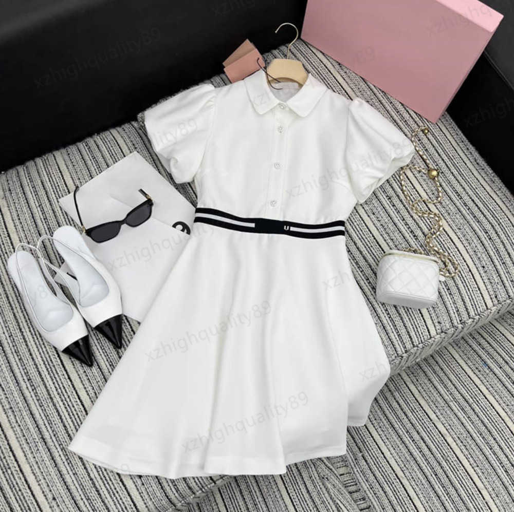 Luxury Designer Dresses 23ss Series Miu New Bubble Sleeve Lapel Ladies Dress Letter Splicing Thread Elastic Waist Design Summer Dresses For Women 0912
Luxury Designer Dresses 23ss Series Miu New Bubble Sleeve Lapel Ladies Dress Letter Splicing Thread Elastic Waist Design Summer Dresses For Women 0912