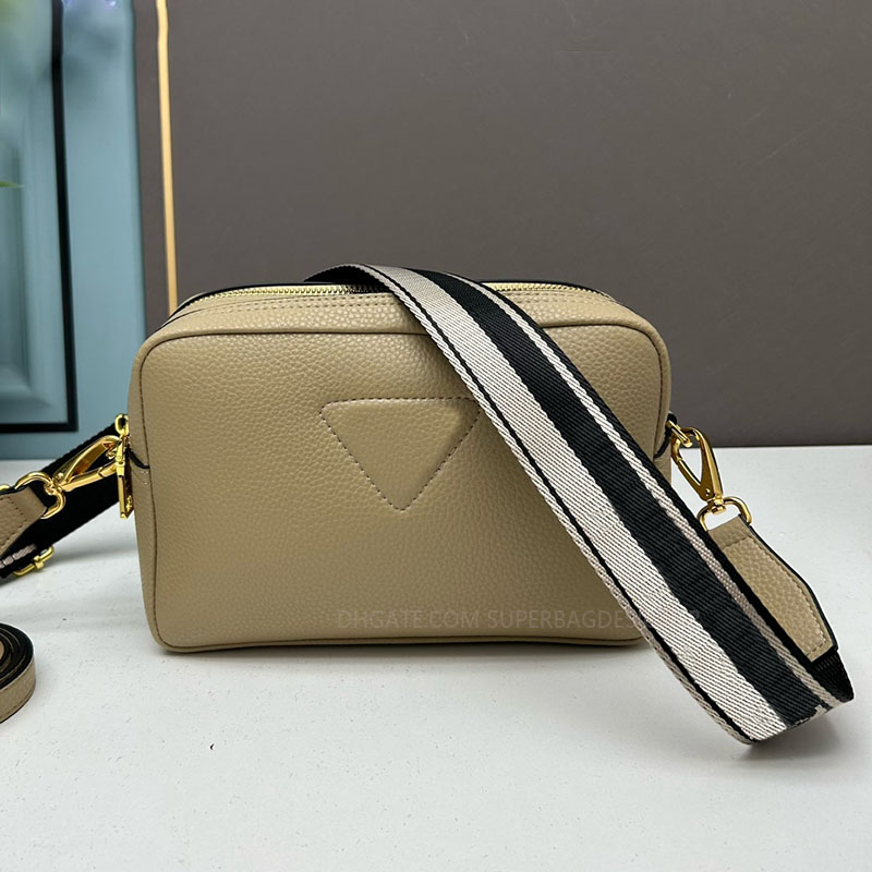 Top Calfskin Camera Women CrossBody Bag Shoulder Bags Fashion Mini Messenger Coated Genuine Leather Classic CrossBody Bag double Zipper open full packaging, White
Top Calfskin Camera Women CrossBody Bag Shoulder Bags Fashion Mini Messenger Coated Genuine Leather Classic CrossBody Bag double Zipper open full packaging, White