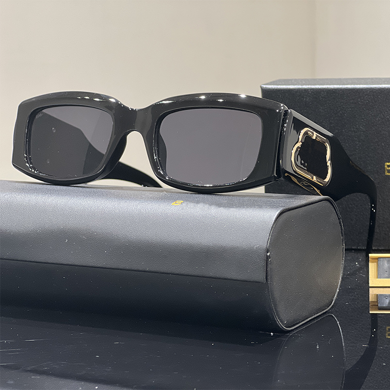 Luxury designer sunglasses sunglasses for women Alphabet design Seaside driving wear Beach sunglasses Retro Frame Luxury Design UV400 With Box Dust bag very good
Luxury designer sunglasses sunglasses for women Alphabet design Seaside driving wear Beach sunglasses Retro Frame Luxury Design UV400 With Box Dust bag very good