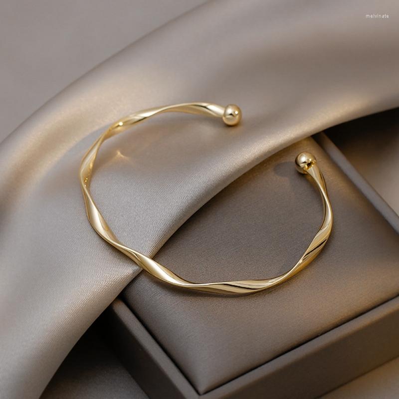 Bangle Classic Premium Retro Style Twisted Twist Metal Bracelet For Women 2023 Trend Girls Unusual Jewelry Gift Accessories
Bangle Classic Premium Retro Style Twisted Twist Metal Bracelet For Women 2023 Trend Girls Unusual Jewelry Gift Accessories