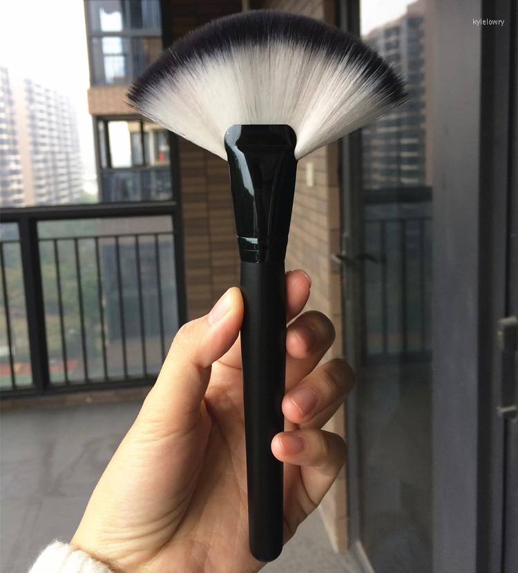 Makeup Brushes Pro Big Fan Brush Powder Soft Blend Loose Foundation Blush Highlighting Make Up Tool
Makeup Brushes Pro Big Fan Brush Powder Soft Blend Loose Foundation Blush Highlighting Make Up Tool