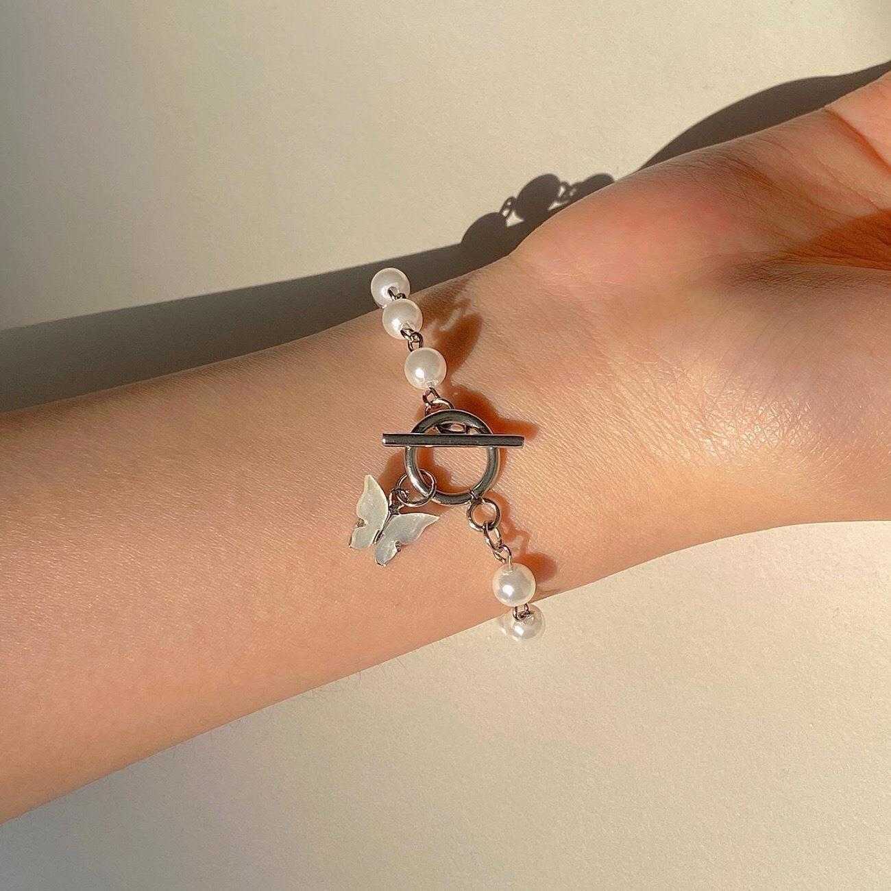 Japanese And Korean Ins Butterfly Chains Pendant Pearl Bracelet Female Simple Graceful Girlfriends Super Fairy Chain Ot Buckle
Japanese And Korean Ins Butterfly Chains Pendant Pearl Bracelet Female Simple Graceful Girlfriends Super Fairy Chain Ot Buckle