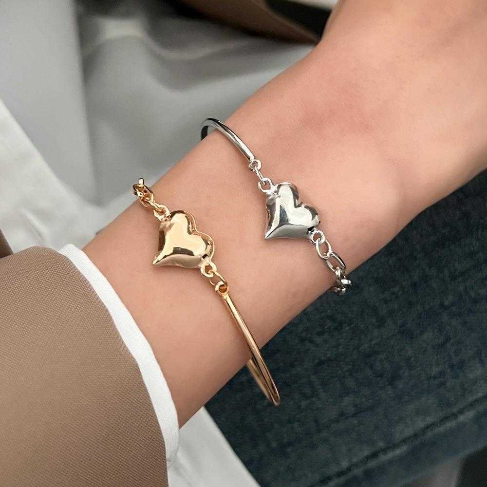 Internet Celebrity Simple Chain Heart Shaped Bracelet Korean Style Elbow Stitching Womens Glossy Big Love
Internet Celebrity Simple Chain Heart Shaped Bracelet Korean Style Elbow Stitching Womens Glossy Big Love