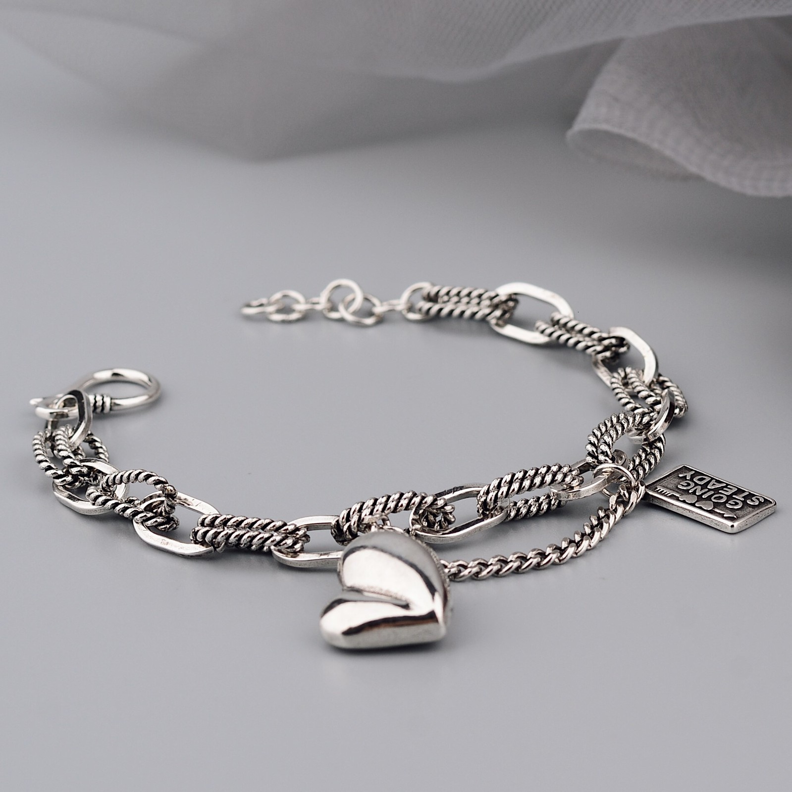 Chain 100% Solid 925 Sterling Silver Hiphop Thick Heart Bracelet for Women Men Vintage Handmade Hasp Birthday Gift 230508
Chain 100% Solid 925 Sterling Silver Hiphop Thick Heart Bracelet for Women Men Vintage Handmade Hasp Birthday Gift 230508