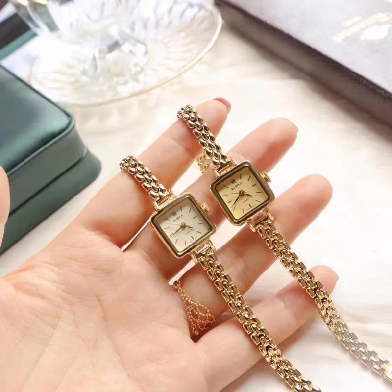 Wristwatches 2023 Women's Watch Square Dial Brass Band Vintage Wrist Bracelet Gift For Lovers Clothing Mild Luxury Rose Gold
Wristwatches 2023 Women's Watch Square Dial Brass Band Vintage Wrist Bracelet Gift For Lovers Clothing Mild Luxury Rose Gold