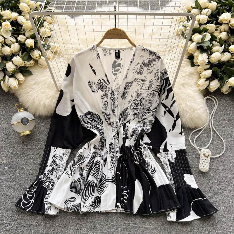 Women' Blouses 2023 Spring Female Sexy V-Neck Tunic Print Pleated Black Shirt Tops Women' Flare Long Sleeve Elegant Holiday
Women' Blouses 2023 Spring Female Sexy V-Neck Tunic Print Pleated Black Shirt Tops Women' Flare Long Sleeve Elegant Holiday