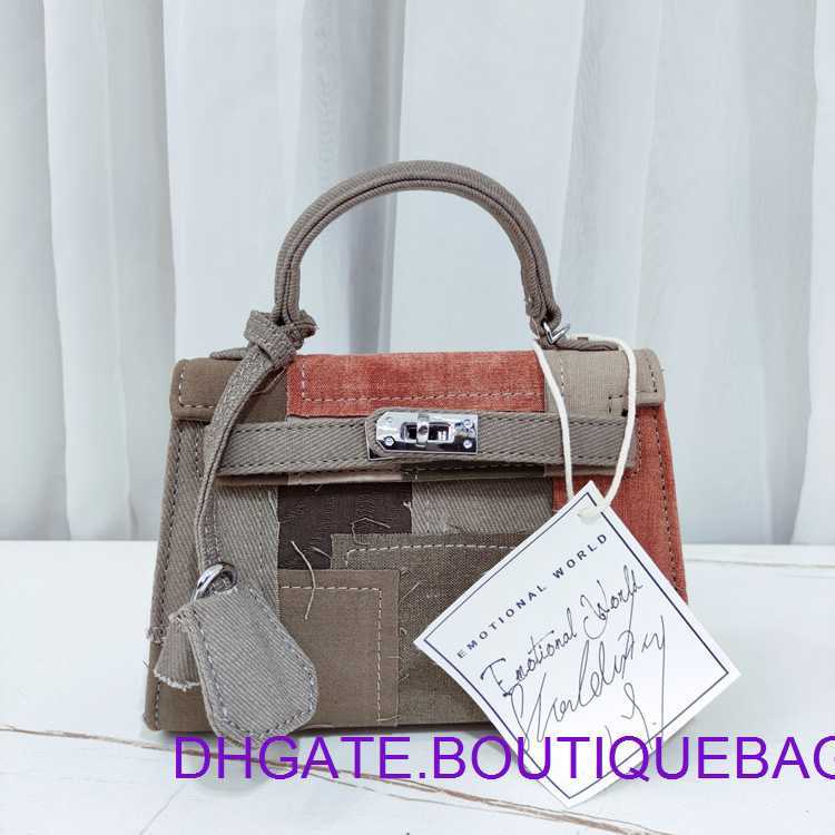 Designer Hremm Kelys's Bags for sale Japanese Xiaozhong EW Canvas Zhou Yutong's Same Style Kylie Tassel Crossbody Handbag Women's Vintage Have Real Logo, Fringed white
Designer Hremm Kelys's Bags for sale Japanese Xiaozhong EW Canvas Zhou Yutong's Same Style Kylie Tassel Crossbody Handbag Women's Vintage Have Real Logo, Fringed white