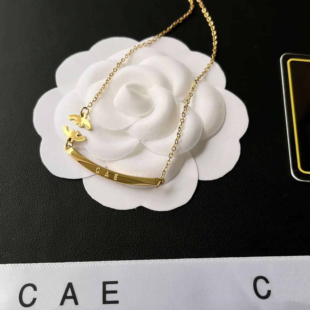 Luxury Brand Letter Pendant Necklace Designed For Women Long Chain 18k Gold Plated Necklace Designer Jewelry Exquisite Accessories
Luxury Brand Letter Pendant Necklace Designed For Women Long Chain 18k Gold Plated Necklace Designer Jewelry Exquisite Accessories