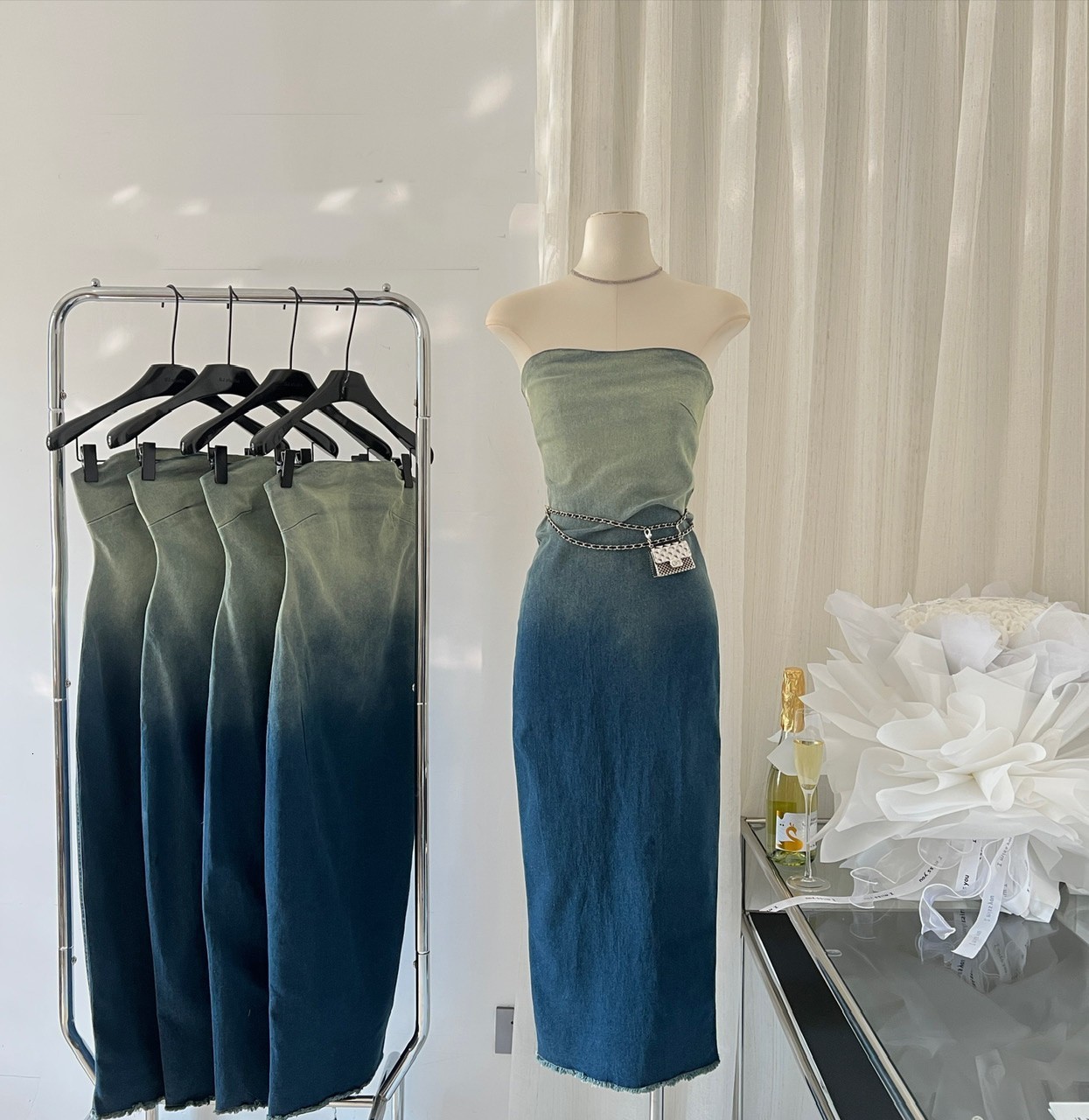 Party Dresses Stretch Gradient Color Sleeveless Slim Denim For Women Lady Streetwear Summer Strapless Bodycon Long 230508, Blue
Party Dresses Stretch Gradient Color Sleeveless Slim Denim For Women Lady Streetwear Summer Strapless Bodycon Long 230508, Blue