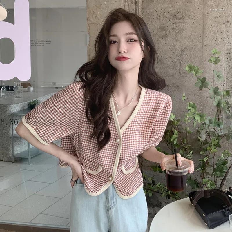 Women' Blouses Houndstooth Short Sleeve T-Shirt Beautiful Coat Design Vintage Chic Woman Blouse Elegant Loose Casual French Fashion 2023, Pink
Women' Blouses Houndstooth Short Sleeve T-Shirt Beautiful Coat Design Vintage Chic Woman Blouse Elegant Loose Casual French Fashion 2023, Pink