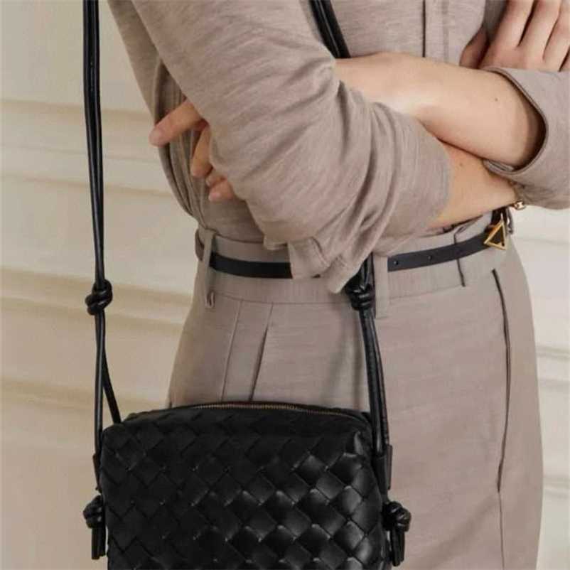 Top Bottegas Bag Divani Style Small Square Knitted Black Small Backpack Crossbody Mobile Phone Single Shoulder Camera Women's Venetas Leather, Black 18 * 14
Top Bottegas Bag Divani Style Small Square Knitted Black Small Backpack Crossbody Mobile Phone Single Shoulder Camera Women's Venetas Leather, Black 18 * 14