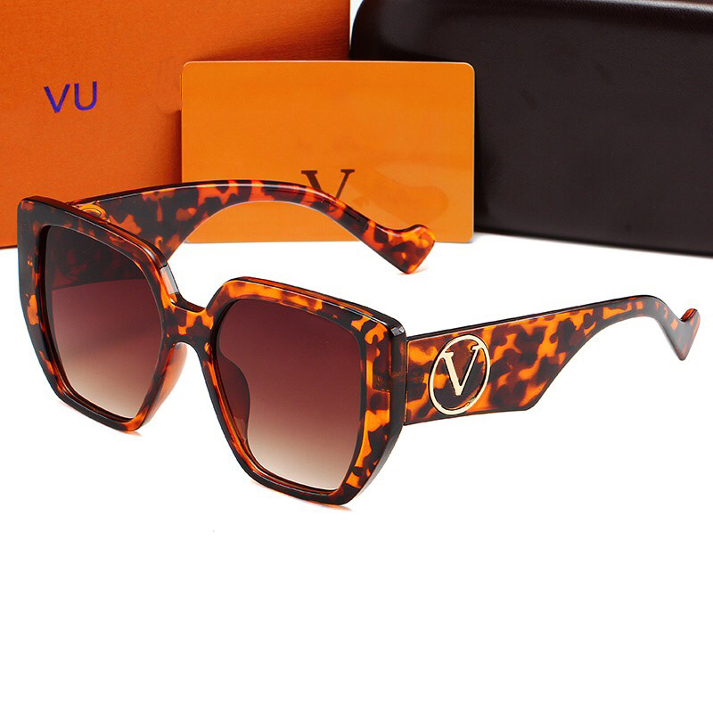 Occhiali da sole da donna Designer Sunglasses rectangle goggle wrap glass Classic Eyeglasses 5 Color Optional letter L Antireflection
Occhiali da sole da donna Designer Sunglasses rectangle goggle wrap glass Classic Eyeglasses 5 Color Optional letter L Antireflection