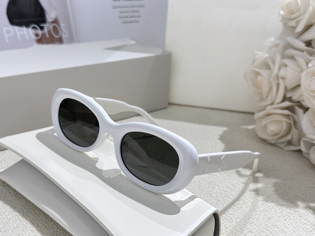 top 2023 luxury sunglasses fashion designer women men high quality eyewear protection driving
top 2023 luxury sunglasses fashion designer women men high quality eyewear protection driving