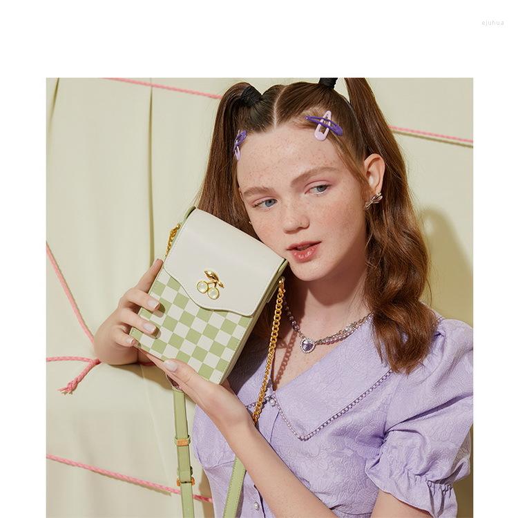 Evening Bags 2023 Fashion Checkerboard Mobile Phone Bag Niche Design One-shoulder Diagonal Female, Pink
Evening Bags 2023 Fashion Checkerboard Mobile Phone Bag Niche Design One-shoulder Diagonal Female, Pink
