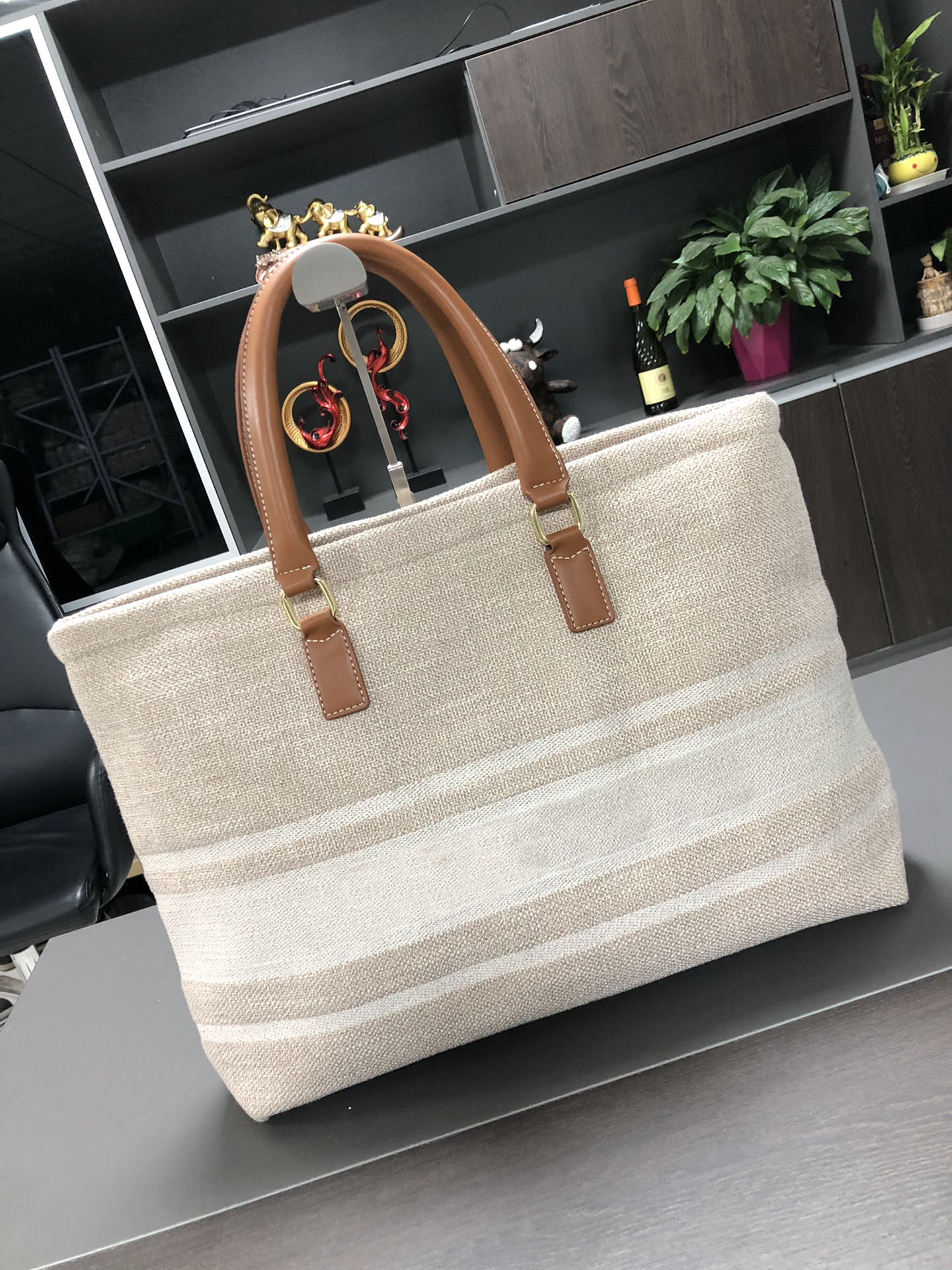 designer bag channels tote bag Beach bags Large Handbag high quality Canvas shopping bag Fashion capacity Shoulder Bag lady crossbody, Black
designer bag channels tote bag Beach bags Large Handbag high quality Canvas shopping bag Fashion capacity Shoulder Bag lady crossbody, Black