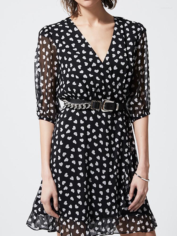 Casual Dresses Women Letter Embroidery Mini Dress Viscose 2023 Summer Lace-up V-neck Short Sleeve Female Hem Ruffles Robe
Casual Dresses Women Letter Embroidery Mini Dress Viscose 2023 Summer Lace-up V-neck Short Sleeve Female Hem Ruffles Robe