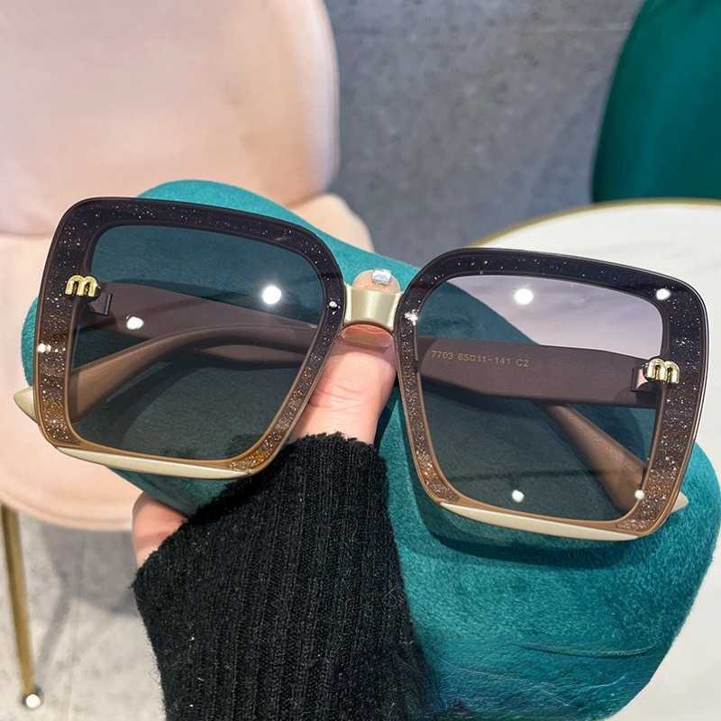 Sunglasses 2023 New Spring M Home MUI Street Shot Minimalist Classic Sunglasses Windshields 7703
Sunglasses 2023 New Spring M Home MUI Street Shot Minimalist Classic Sunglasses Windshields 7703