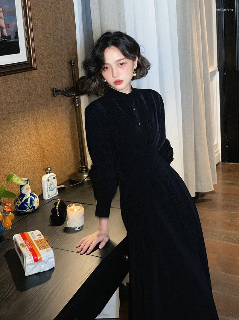 Casual Dresses French Vintage Velvet Dress Women Black Elegant Stand Collar Party Female Autumn Winter High Waist Long Sleeve Midi
Casual Dresses French Vintage Velvet Dress Women Black Elegant Stand Collar Party Female Autumn Winter High Waist Long Sleeve Midi