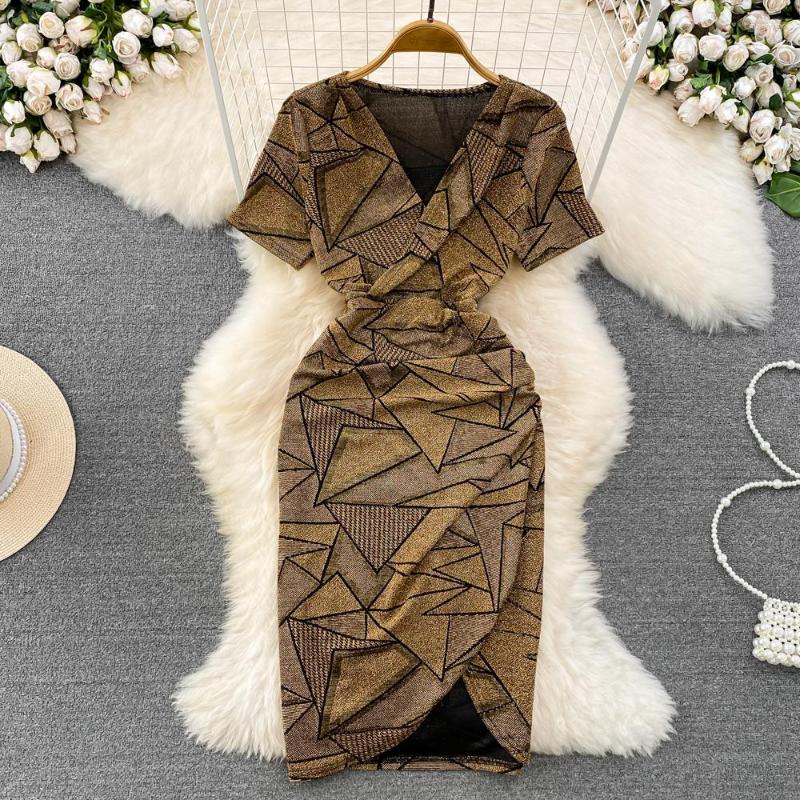 Party Dresses Summer French Retro Feminine Short-sleeved V-neck Waist-skimming Medium-length Glittering Bright Silk Open Hip Dress, Black
Party Dresses Summer French Retro Feminine Short-sleeved V-neck Waist-skimming Medium-length Glittering Bright Silk Open Hip Dress, Black