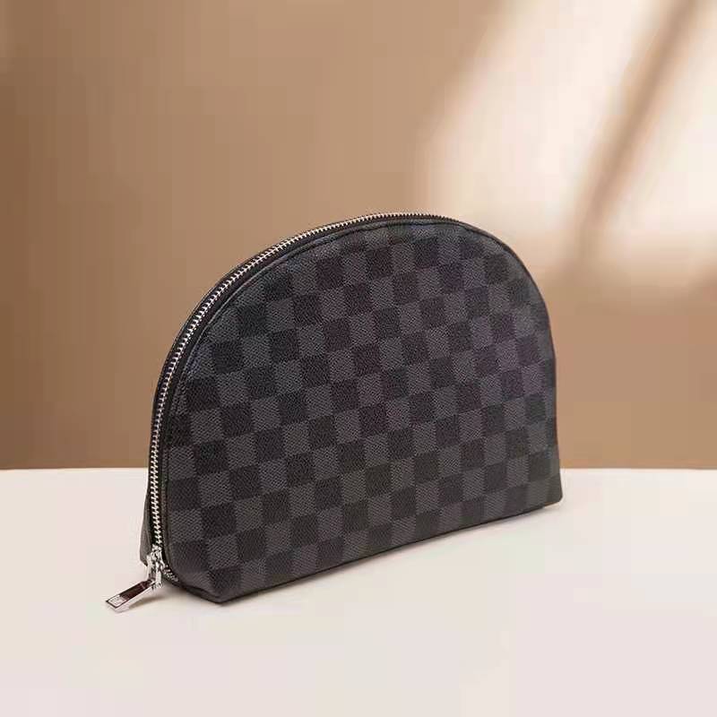 Europe and The United States 2023 New Tide Brand Fashion Simple Ladies Hand Makeup Bag Leisure Underarm Mobile Phone Clip Bag Shell Bag, Beige
Europe and The United States 2023 New Tide Brand Fashion Simple Ladies Hand Makeup Bag Leisure Underarm Mobile Phone Clip Bag Shell Bag, Beige