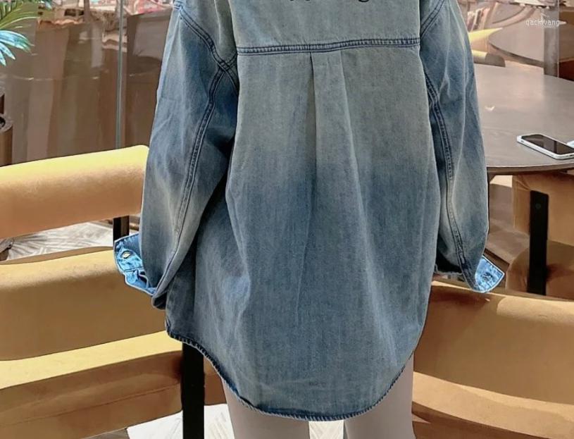 Women' T Shirts 141137 Fashion Classic Luxury Designer Cloth Minimalist Design Loose Fitting Denim Shirt Jacket
Women' T Shirts 141137 Fashion Classic Luxury Designer Cloth Minimalist Design Loose Fitting Denim Shirt Jacket