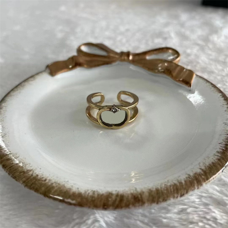 Designer Women Gold Rings Diamond Letter Ring Luxury Engagement Rings For Womens Classic Pearls Diamond Designers Jewelry Gold Weaving Ring
Designer Women Gold Rings Diamond Letter Ring Luxury Engagement Rings For Womens Classic Pearls Diamond Designers Jewelry Gold Weaving Ring
