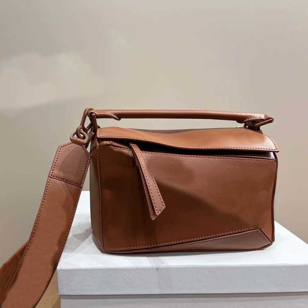 3A Quality Geometric Head Genuine Leather 1 : 1 Shoulder Slash Solid Colour Wide Shoulder Strap HandbagSingle Messengers Purses 230505, Pink
3A Quality Geometric Head Genuine Leather 1 : 1 Shoulder Slash Solid Colour Wide Shoulder Strap HandbagSingle Messengers Purses 230505, Pink