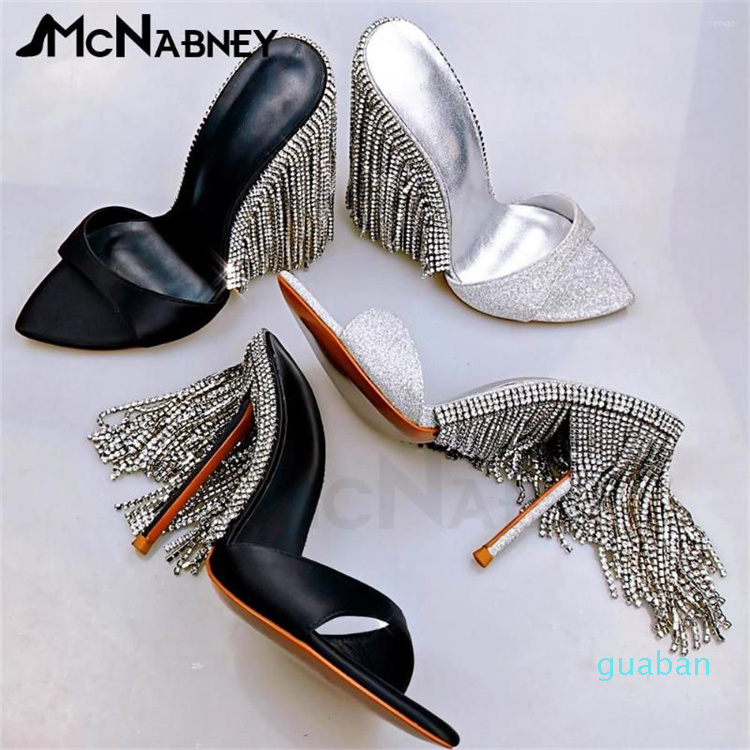 Slippers Rhinestone Chain Tassel Pointed Toe Stiletto Luxurious High Heels Silver Black Open Sandals Summer Shoes Lady Mules
Slippers Rhinestone Chain Tassel Pointed Toe Stiletto Luxurious High Heels Silver Black Open Sandals Summer Shoes Lady Mules