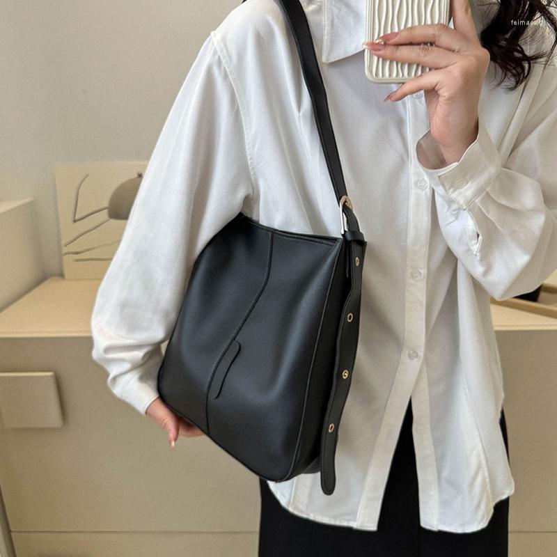 Evening Bags Large Capacity Women Handbag PU Leather Retro Shoulder Bag Cusual Bucket Totes Texure Crossbody High Quality Shopping, Black
Evening Bags Large Capacity Women Handbag PU Leather Retro Shoulder Bag Cusual Bucket Totes Texure Crossbody High Quality Shopping, Black