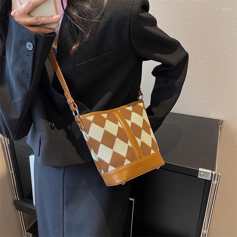 Evening Bags Diamond Lattice Fashion Bucket Single Shoulder Bag Simple Casual Color Contrast Crossbody Commute Travel Storage Satchel, Brown
Evening Bags Diamond Lattice Fashion Bucket Single Shoulder Bag Simple Casual Color Contrast Crossbody Commute Travel Storage Satchel, Brown