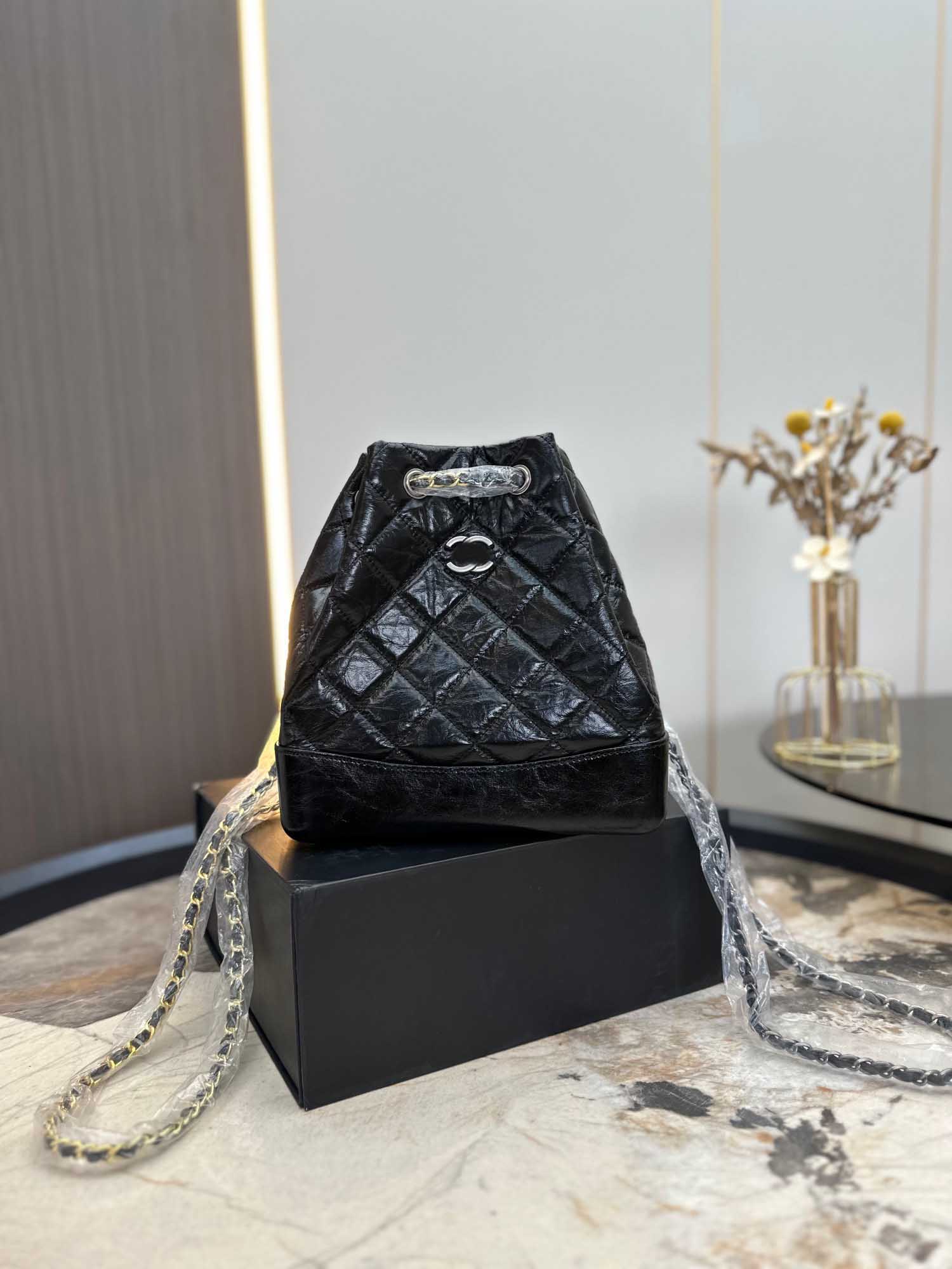 Designer's new fragrance chain shoulder diagonal wandering bag ins leather cowhide soft shoulder ladies shoulder bag, Black
Designer's new fragrance chain shoulder diagonal wandering bag ins leather cowhide soft shoulder ladies shoulder bag, Black