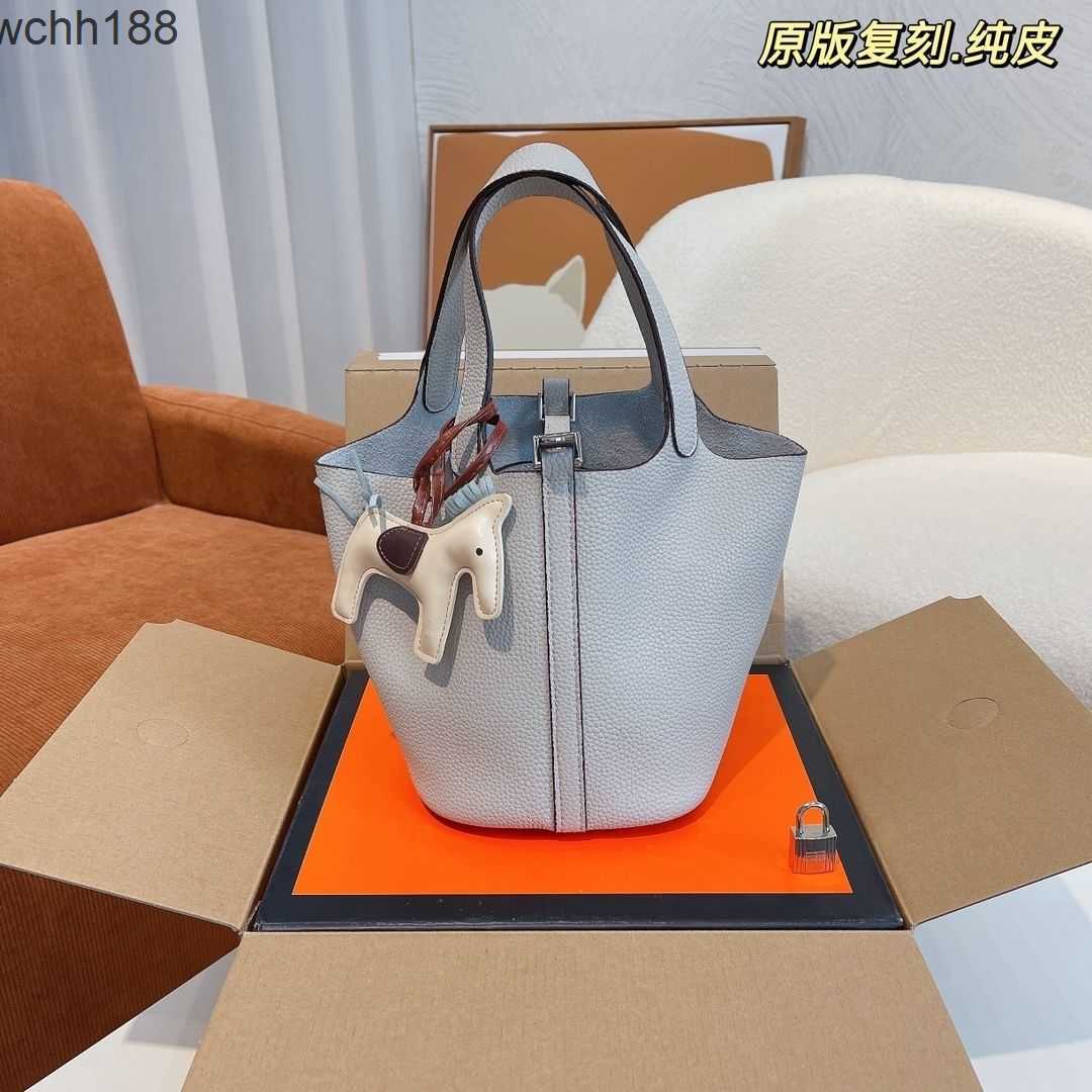 Tote Cow Basket Top Picotin Handle Locks h Bag Layer Designer Leather 2023 Palm Bags Lychee Grain Basket Women's Bucket Handbag Oy44, Caramel
Tote Cow Basket Top Picotin Handle Locks h Bag Layer Designer Leather 2023 Palm Bags Lychee Grain Basket Women's Bucket Handbag Oy44, Caramel