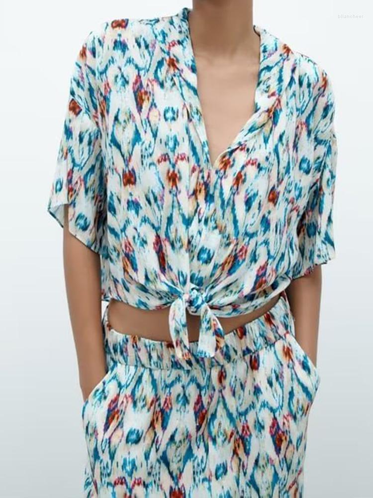 Women's Blouses Kumsvag 2023 Women Summer Shirts Tops Fashion Print V-Neck Drawstring Bow Polyester Female Casual Elegant Clothing
Women's Blouses Kumsvag 2023 Women Summer Shirts Tops Fashion Print V-Neck Drawstring Bow Polyester Female Casual Elegant Clothing