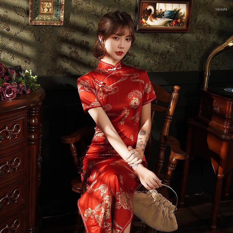 Ethnic Clothing 2023 Oriental Red Silk Wedding Qipao Dresses Women Novelty Chinese Style Handmade Button Slim Long Cheongsam Large Size
Ethnic Clothing 2023 Oriental Red Silk Wedding Qipao Dresses Women Novelty Chinese Style Handmade Button Slim Long Cheongsam Large Size